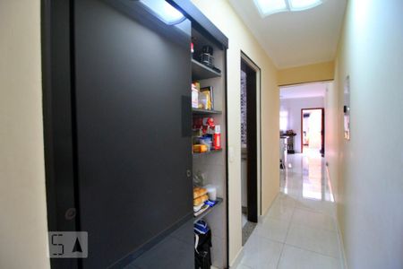 Casa à venda com 255m², 4 quartos e 5 vagasCorredor