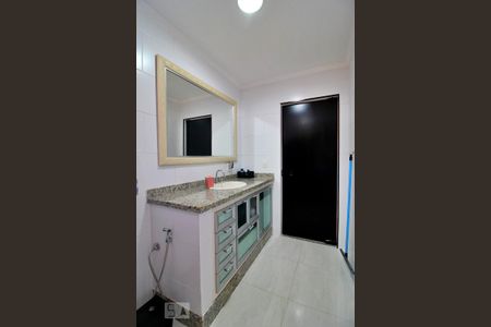 Casa à venda com 255m², 4 quartos e 5 vagasBanheiro da Suíte