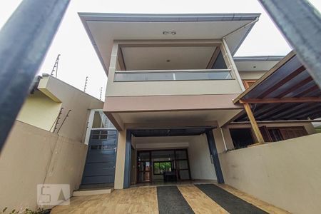 Casa à venda com 160m², 2 quartos e 2 vagas Casa à venda com 160m², 2 quartos e 2 vagasFachada