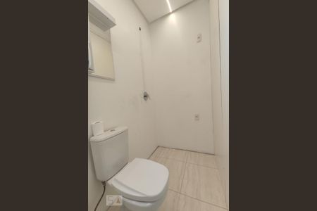 Casa à venda com 160m², 2 quartos e 2 vagas Casa à venda com 160m², 2 quartos e 2 vagasBanheiro