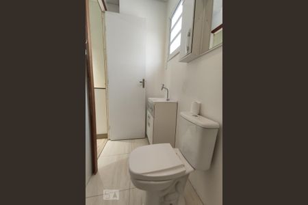 Casa à venda com 160m², 2 quartos e 2 vagas Casa à venda com 160m², 2 quartos e 2 vagasBanheiro