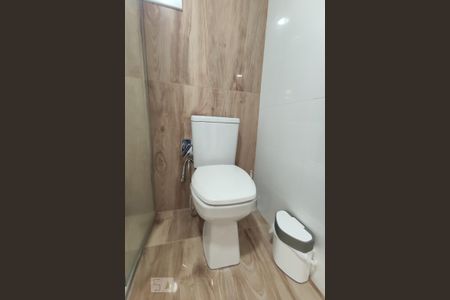 Casa à venda com 160m², 2 quartos e 2 vagas Casa à venda com 160m², 2 quartos e 2 vagasBanheiro da Suíte 1