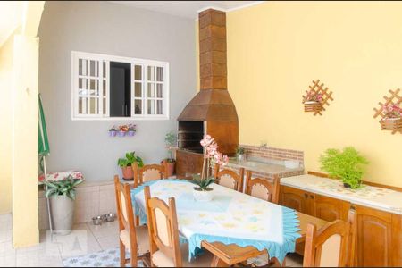 Casa à venda com 200m², 4 quartos e 4 vagasChurrasqueira