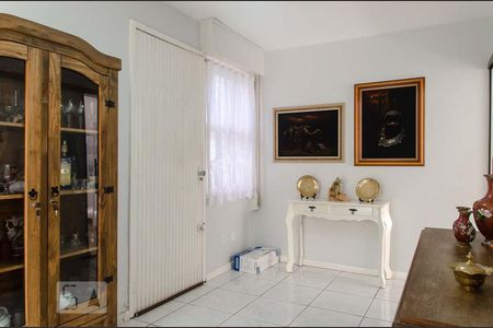 Sala de casa à venda com 4 quartos, 200m² em Cavalhada, Porto Alegre