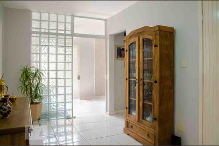 Sala de casa à venda com 4 quartos, 200m² em Cavalhada, Porto Alegre