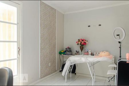 Casa à venda com 200m², 4 quartos e 4 vagasEscritório