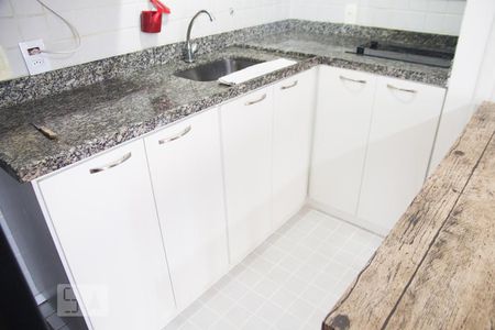 Apartamento para alugar com 28m², 1 quarto e 1 vaga Apartamento para alugar com 28m², 1 quarto e 1 vagaCozinha - Armários