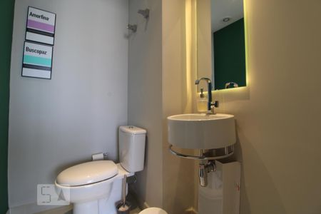 Lavabo de apartamento para alugar com 1 quarto, 58m² em Campo Belo, São Paulo
