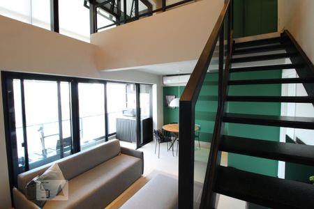 Escada de apartamento para alugar com 1 quarto, 58m² em Campo Belo, São Paulo