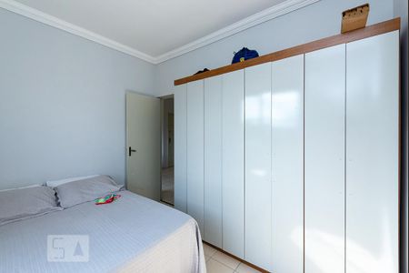 Quarto 1 de apartamento para alugar com 2 quartos, 45m² em Heliópolis, Belo Horizonte