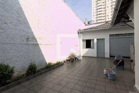 Casa à venda com 210m², 3 quartos e 6 vagasQuintal