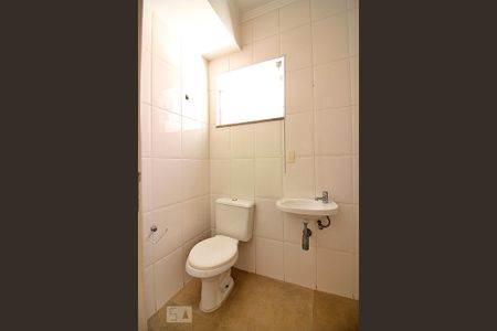 Casa à venda com 194m², 3 quartos e 4 vagasBanheiro de Serviço