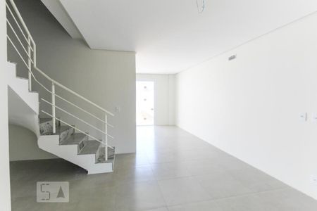 Sala de casa à venda com 2 quartos, 137m² em Campo Novo, Porto Alegre