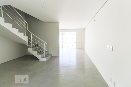 Sala de casa à venda com 3 quartos, 137m² em Campo Novo, Porto Alegre