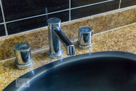 Apartamento para alugar com 114m², 4 quartos e 2 vagasBanheiro social da cobertura - Torneira