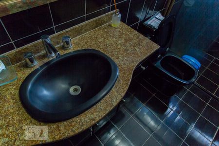 Apartamento para alugar com 114m², 4 quartos e 2 vagasBanheiro social da cobertura - Detalhe