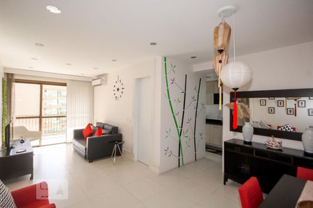 Sala de Apartamento com 2 quartos, 77m² Copacabana