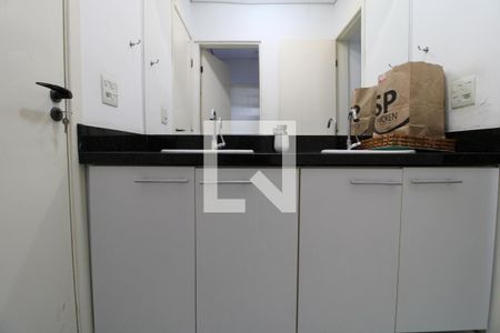 Casa à venda com 211m², 4 quartos e 2 vagasBanheiro da suíte 4