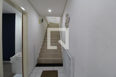 Casa à venda com 211m², 4 quartos e 2 vagasEscada