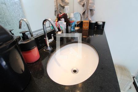 Casa à venda com 211m², 4 quartos e 2 vagasPia banheiro da suíte 1