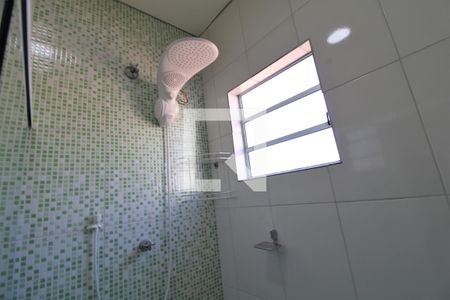 Casa à venda com 211m², 4 quartos e 2 vagasChuveiro banheiro da suíte 2 e 3