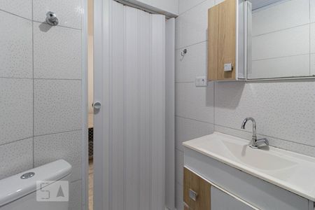 Banheiro de casa para alugar com 1 quarto, 40m² em Pestana, Osasco