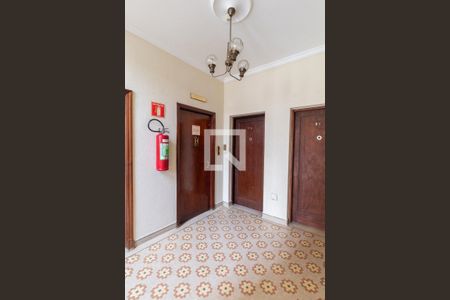 Apartamento à venda com 98m², 2 quartos e sem vaga Apartamento à venda com 98m², 2 quartos e sem vagaHall