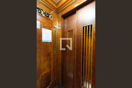 Apartamento à venda com 98m², 2 quartos e sem vaga Apartamento à venda com 98m², 2 quartos e sem vagaElevador