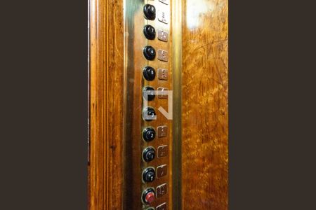 Apartamento à venda com 98m², 2 quartos e sem vaga Apartamento à venda com 98m², 2 quartos e sem vagaElevador