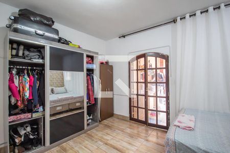 Casa à venda com 220m², 5 quartos e 6 vagasQuarto 2