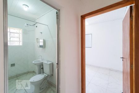 Casa para alugar com 100m², 2 quartos e 2 vagas Casa para alugar com 100m², 2 quartos e 2 vagasEntrada Banheiro