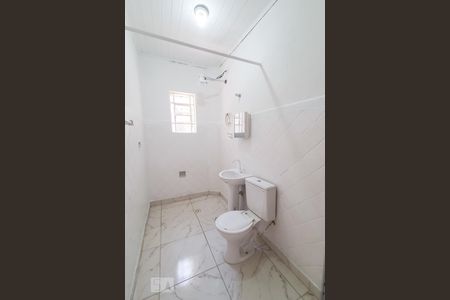 Casa para alugar com 100m², 2 quartos e 2 vagas Casa para alugar com 100m², 2 quartos e 2 vagasBanheiro