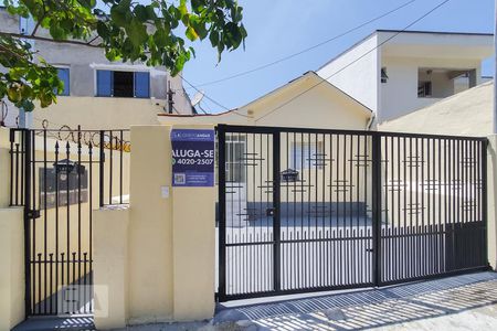 Casa para alugar com 100m², 2 quartos e 2 vagas Casa para alugar com 100m², 2 quartos e 2 vagasFachada