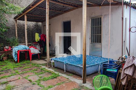 Casa à venda com 300m², 2 quartos e 2 vagas Casa à venda com 300m², 2 quartos e 2 vagasQuintal