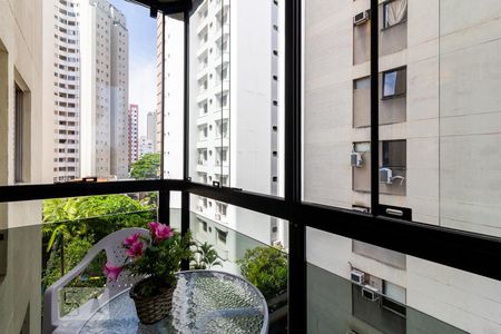 Varanda de apartamento à venda com 2 quartos, 82m² em Vila Nova Conceição, São Paulo