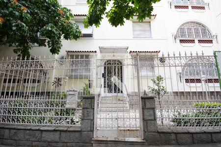 Apartamento à venda com 90m², 2 quartos e 1 vaga Apartamento à venda com 90m², 2 quartos e 1 vagaFachada