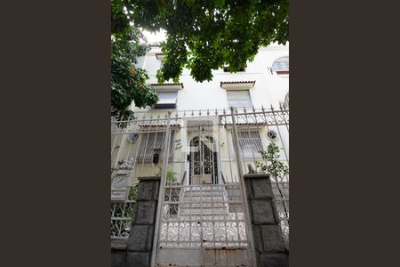 Apartamento à venda com 90m², 2 quartos e 1 vaga Apartamento à venda com 90m², 2 quartos e 1 vagaFachada