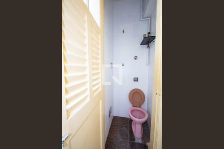Apartamento à venda com 90m², 2 quartos e 1 vaga Apartamento à venda com 90m², 2 quartos e 1 vagaBanheiro de Serviço