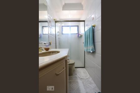 Apartamento à venda com 118m², 3 quartos e 3 vagas Apartamento à venda com 118m², 3 quartos e 3 vagasBanheiro Social