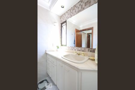 Apartamento à venda com 118m², 3 quartos e 3 vagas Apartamento à venda com 118m², 3 quartos e 3 vagasSuíte Banheiro