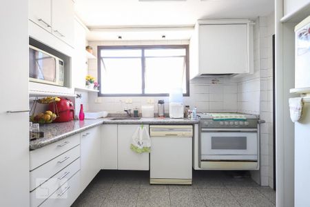 Apartamento à venda com 118m², 3 quartos e 3 vagas Apartamento à venda com 118m², 3 quartos e 3 vagasCozinha