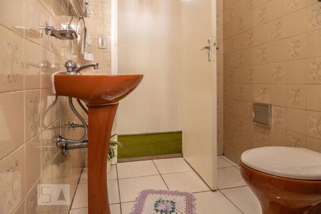 Casa à venda com 220m², 3 quartos e 2 vagas Casa à venda com 220m², 3 quartos e 2 vagasBanheiro