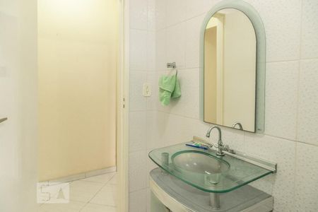 Casa à venda com 220m², 3 quartos e 2 vagas Casa à venda com 220m², 3 quartos e 2 vagasBanheiro