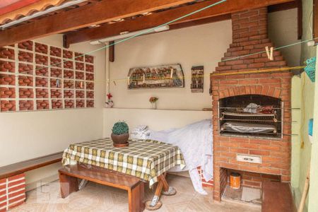 Casa à venda com 220m², 3 quartos e 2 vagas Casa à venda com 220m², 3 quartos e 2 vagasQuintal