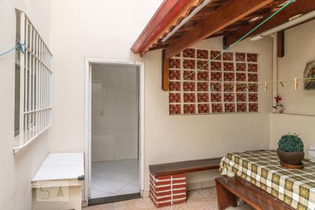 Casa à venda com 220m², 3 quartos e 2 vagas Casa à venda com 220m², 3 quartos e 2 vagasQuintal