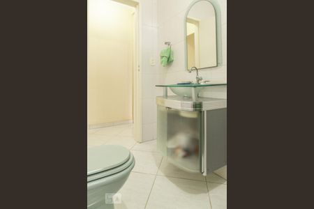 Casa à venda com 220m², 3 quartos e 2 vagas Casa à venda com 220m², 3 quartos e 2 vagasBanheiro