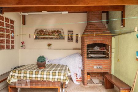 Casa à venda com 220m², 3 quartos e 2 vagas Casa à venda com 220m², 3 quartos e 2 vagasQuintal