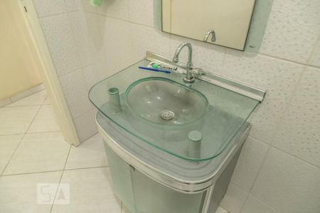 Casa à venda com 220m², 3 quartos e 2 vagas Casa à venda com 220m², 3 quartos e 2 vagasBanheiro