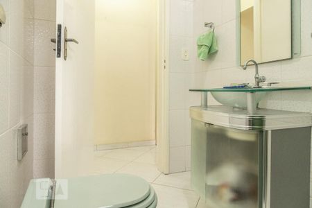 Casa à venda com 220m², 3 quartos e 2 vagas Casa à venda com 220m², 3 quartos e 2 vagasBanheiro