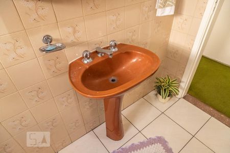 Casa à venda com 220m², 3 quartos e 2 vagas Casa à venda com 220m², 3 quartos e 2 vagasBanheiro